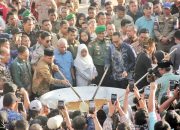 *Wakil Bupati Simalungun, Bagikan Nasi Ayam Rica-Rica Andaliman Dalam Perayaan HUT ke-77 Provinsi Sumatera Utara di Parapat*