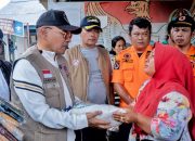 Bupati Simalungun, Dr H Anton Achmad Saragih Serahkan Bantuan Kemanusiaan Kepada Korban Bencana di Tapteng