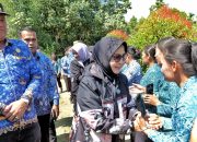 Berkunjung di Nagori Silou Huluan, Ketua TP KK Ny. Darmawaty Anton Achmad Saragih: Perempuan Harus Menjadi Motor Penggerak Ekonomi Keluarga